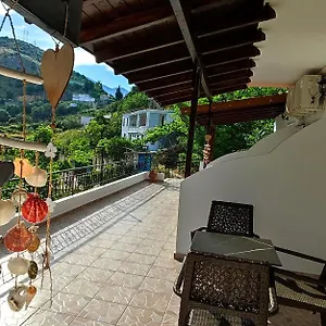  Bed and breakfast On The Rocks Albania